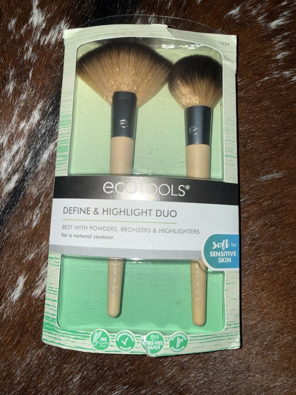 ecotools Define & Highlight Brush Duo - Beige & Brown